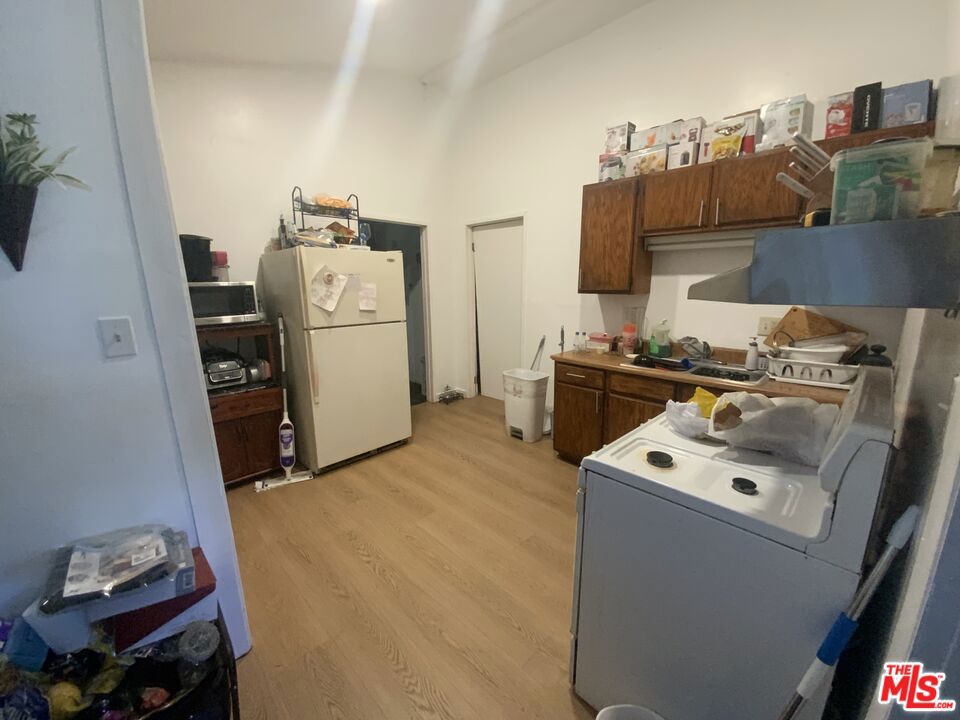 826 E 65th Street Property Photo 8