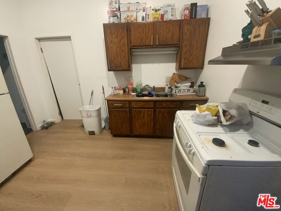 826 E 65th Street Property Photo 9