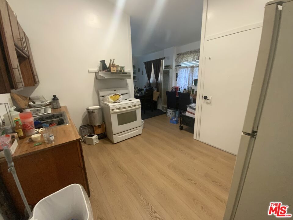 826 E 65th Street Property Photo 10