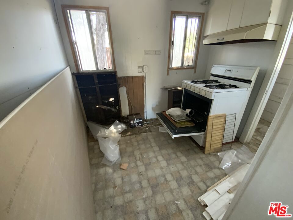 826 E 65th Street Property Photo 33
