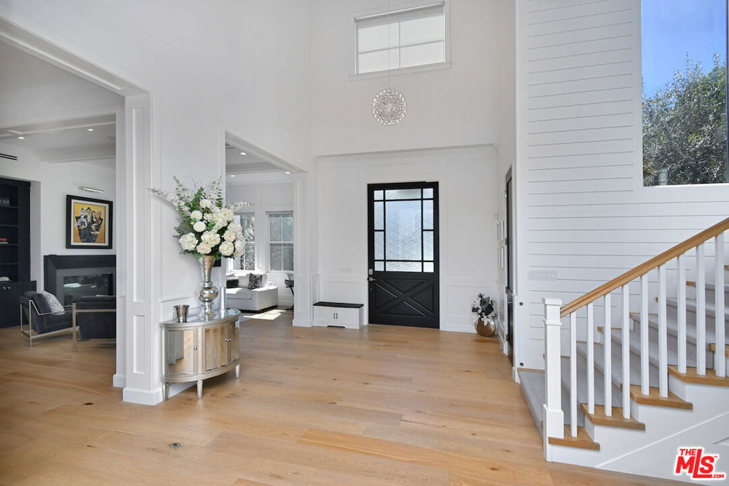 17201 Mccormick Street Property Photo 3