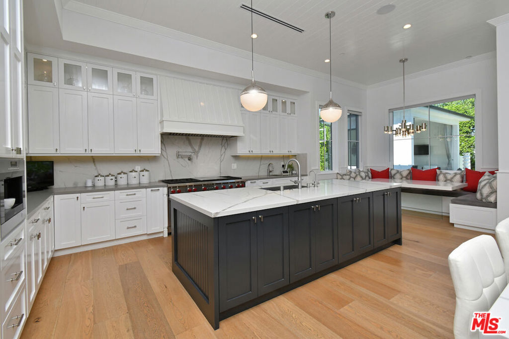 17201 Mccormick Street Property Photo 12