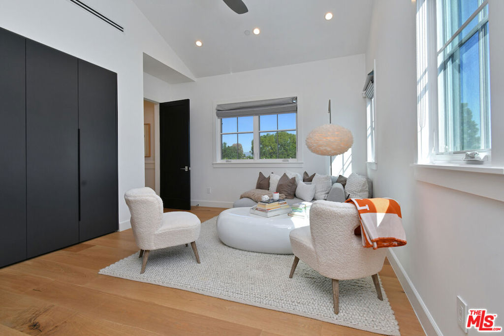 17201 Mccormick Street Property Photo 26