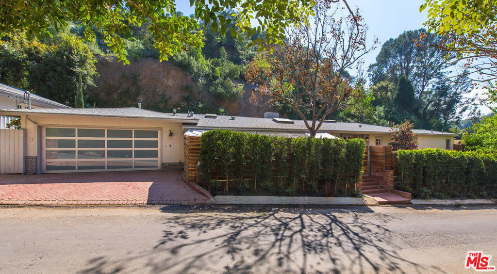 9520 Gloaming Drive Property Photo 1