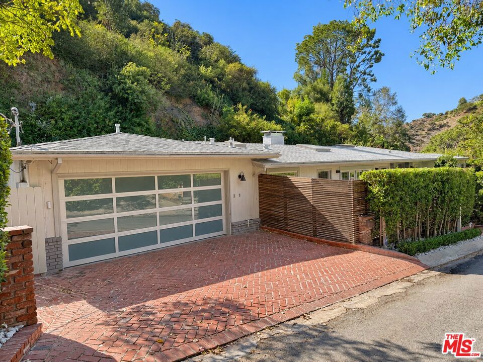 9520 Gloaming Drive Property Photo 1