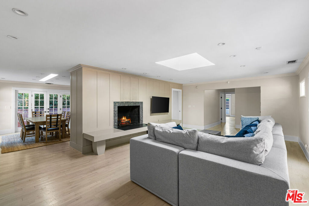 9520 Gloaming Drive Property Photo 4