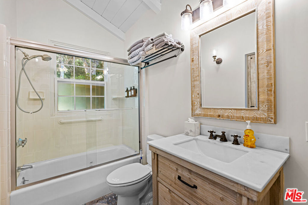 9520 Gloaming Drive Property Photo 26