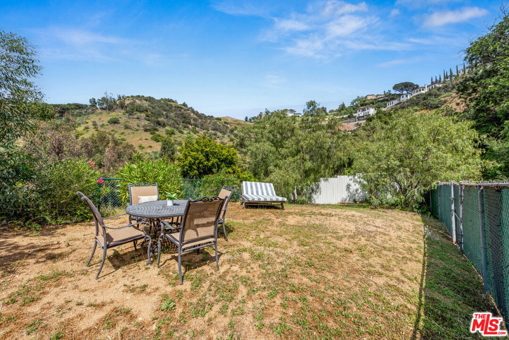 9520 Gloaming Drive Property Photo 33
