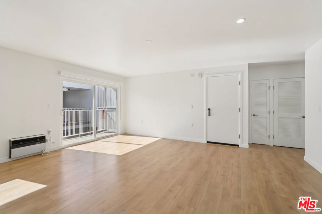 1422 Tamarind Avenue Property Photo 15