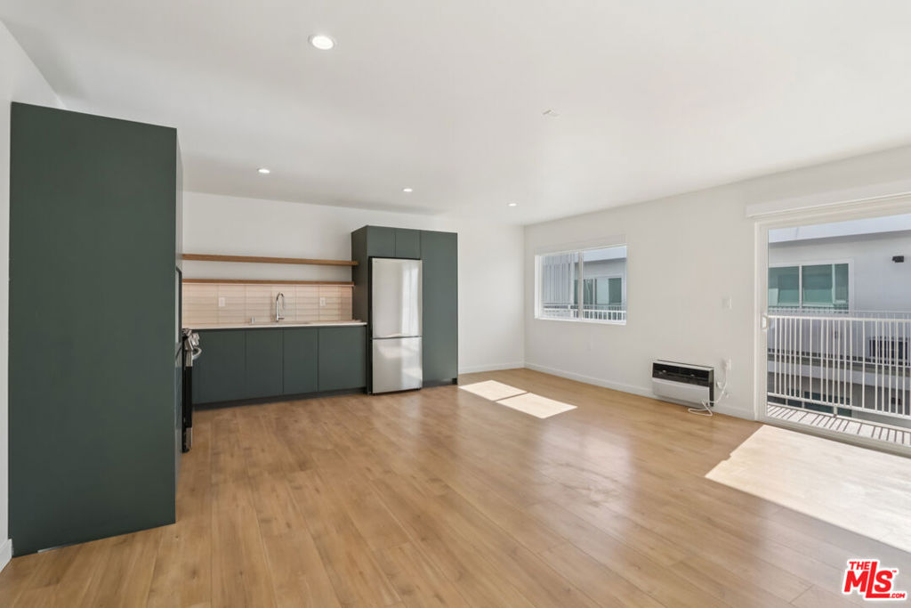 1422 Tamarind Avenue Property Photo 18