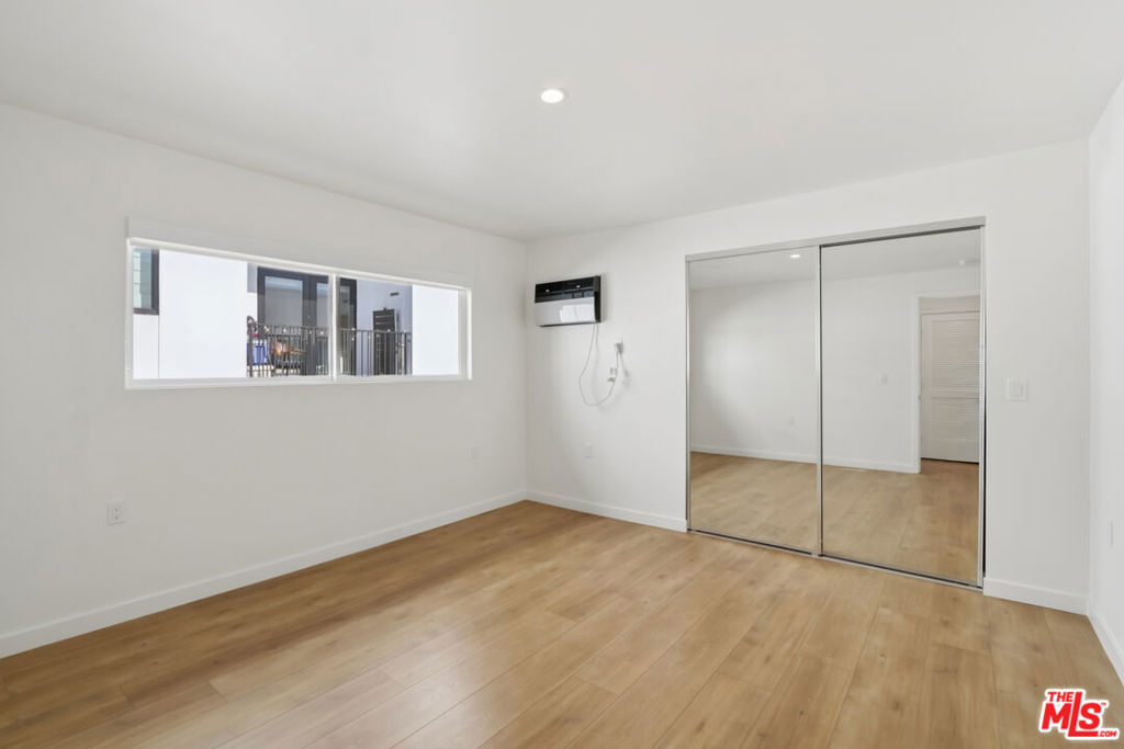 1422 Tamarind Avenue Property Photo 20