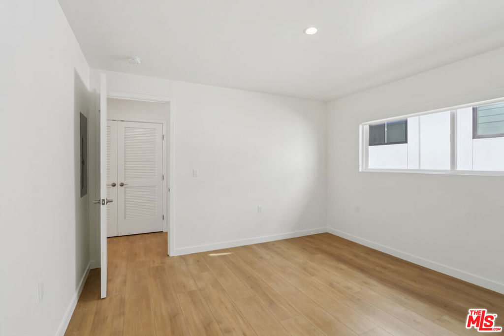 1422 Tamarind Avenue Property Photo 21