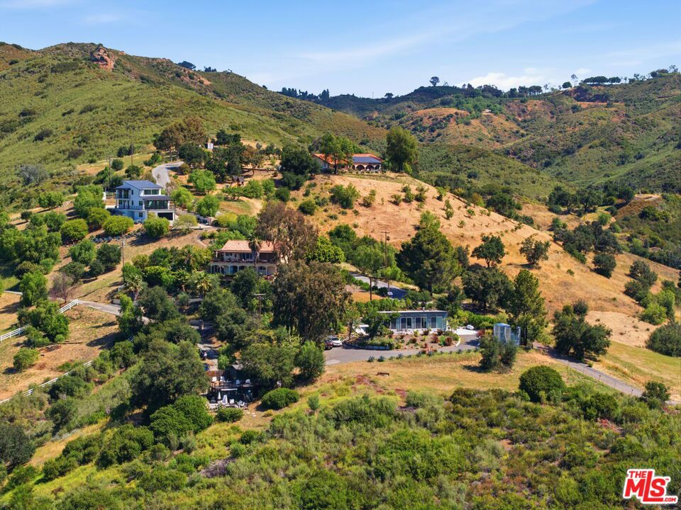 3065 S S Foose Road Property Photo 2