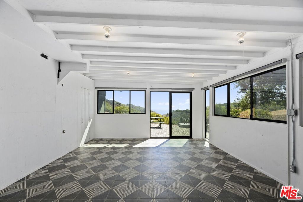 3065 S S Foose Road Property Photo 32