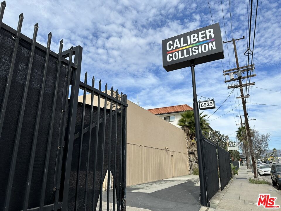 6919 Laurel Canyon Boulevard Property Photo 1