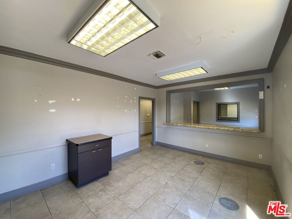 6919 Laurel Canyon Boulevard Property Photo 10