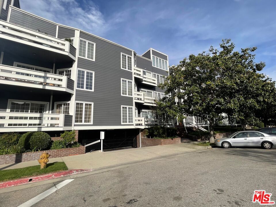 1840 Veteran Avenue 106 Property Photo 2