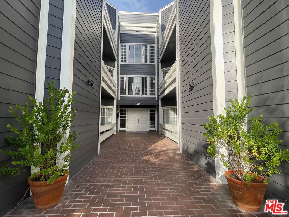 1840 Veteran Avenue 106 Property Photo 4