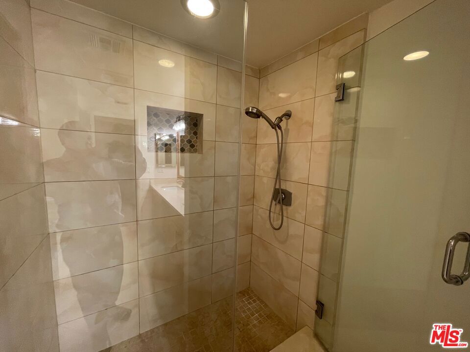 1840 Veteran Avenue 106 Property Photo 18
