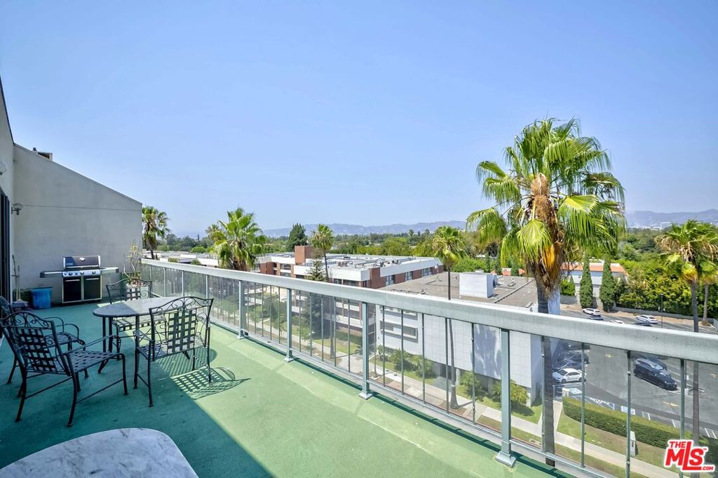 4460 Wilshire Boulevard 705 Property Photo 4
