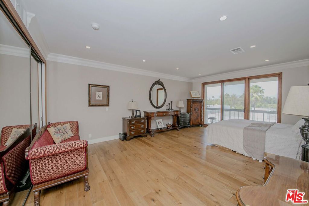 4460 Wilshire Boulevard 705 Property Photo 8