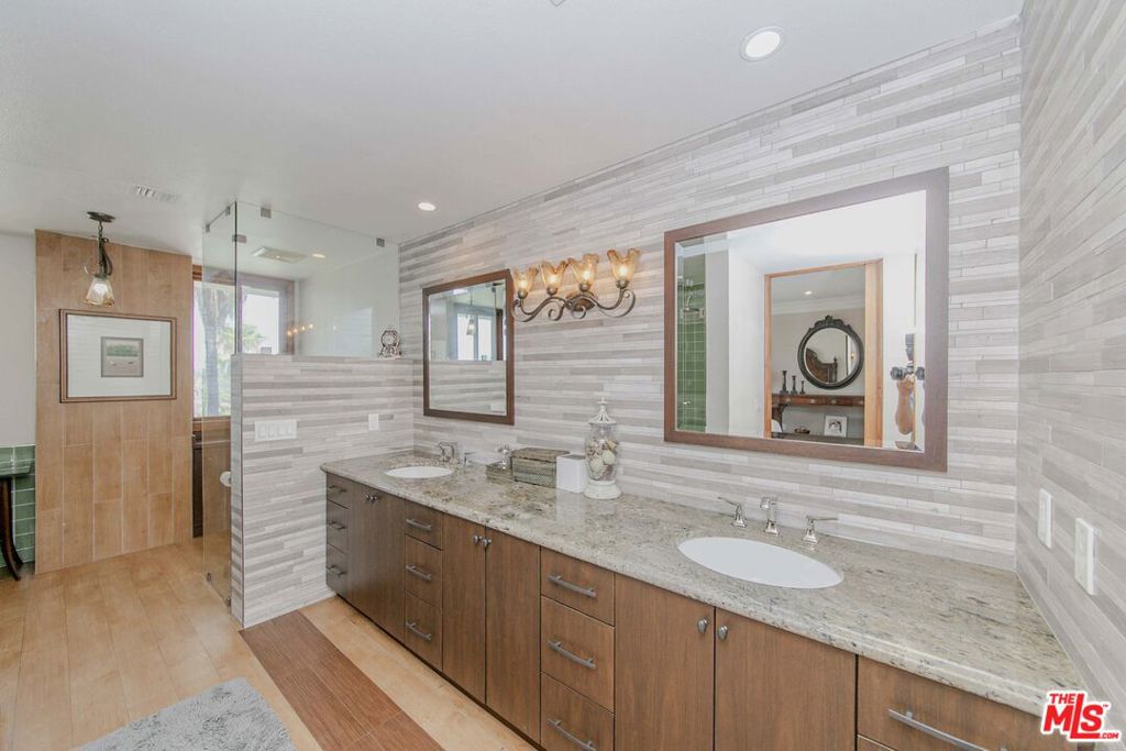 4460 Wilshire Boulevard 705 Property Photo 12
