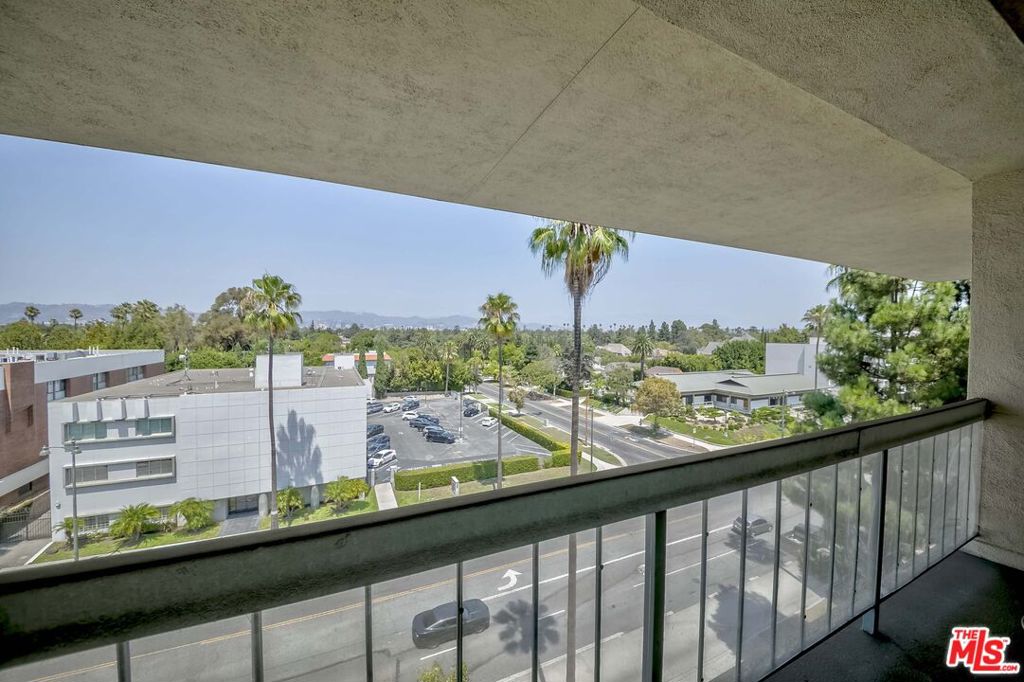 4460 Wilshire Boulevard 705 Property Photo 15