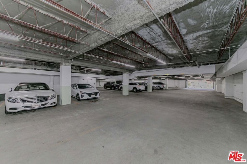 4460 Wilshire Boulevard 705 Property Photo 16