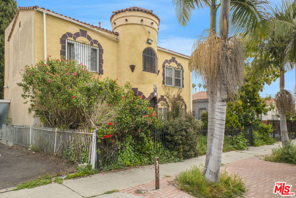 1061 W 57th Street Property Photo 3