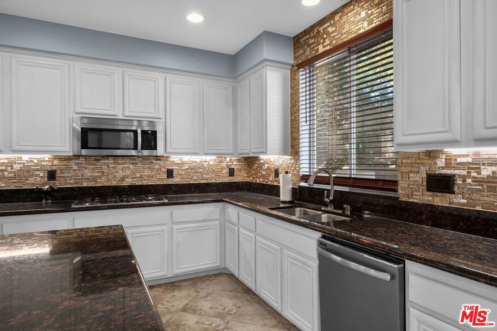 18080 Tanzanite Road Property Photo 18