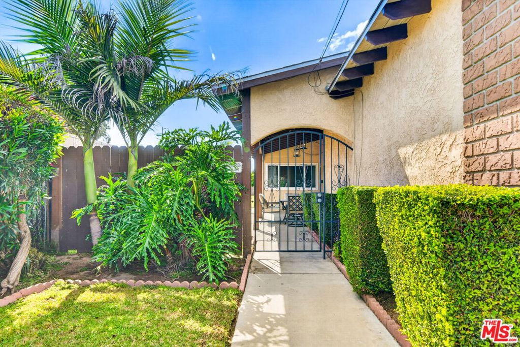 10829 Firmona Avenue Property Photo 2