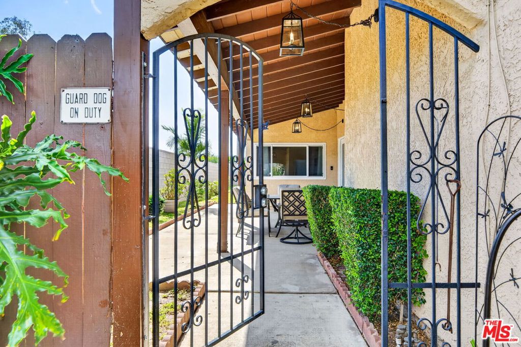 10829 Firmona Avenue Property Photo 3