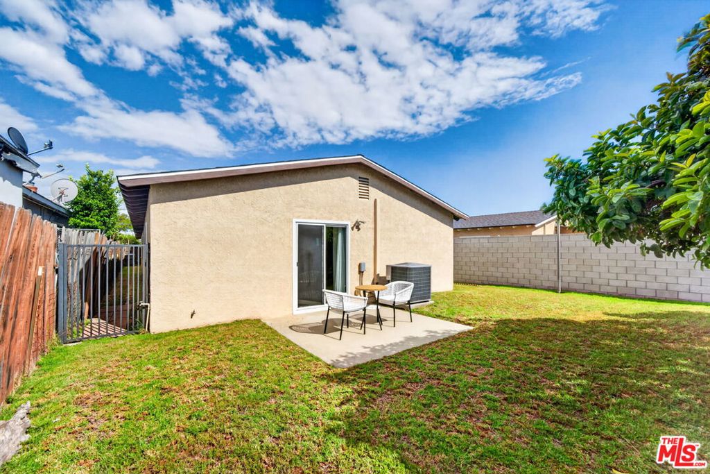 10829 Firmona Avenue Property Photo 4