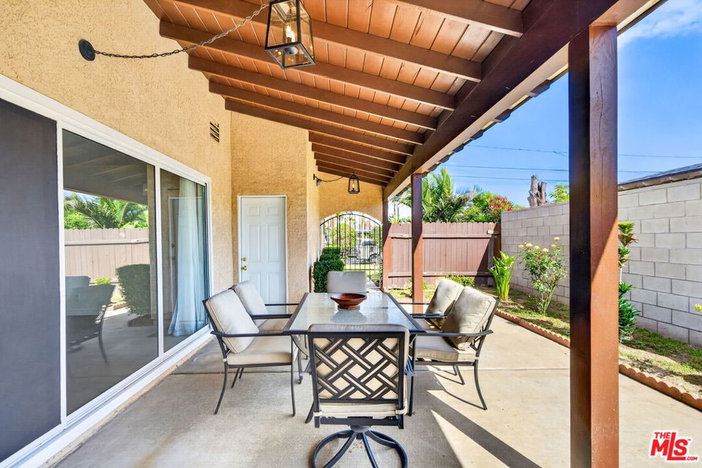 10829 Firmona Avenue Property Photo 6