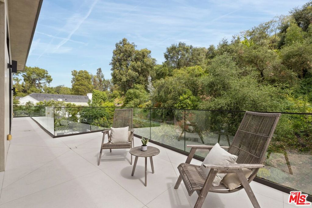 2814 Roscomare Road Property Photo 29
