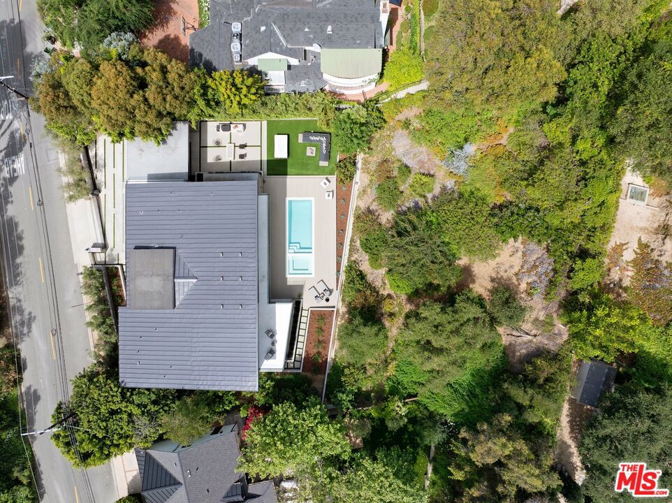 2814 Roscomare Road Property Photo 34