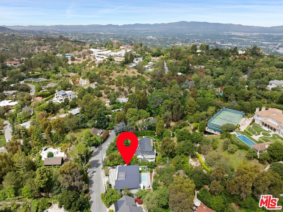 2814 Roscomare Road Property Photo 35