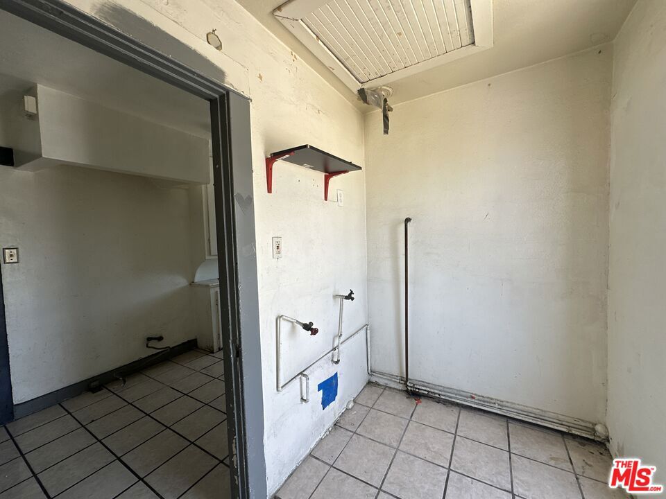 1117 N Alexandria Avenue Property Photo 11