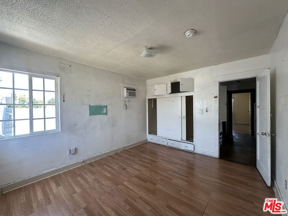 1117 N Alexandria Avenue Property Photo 13