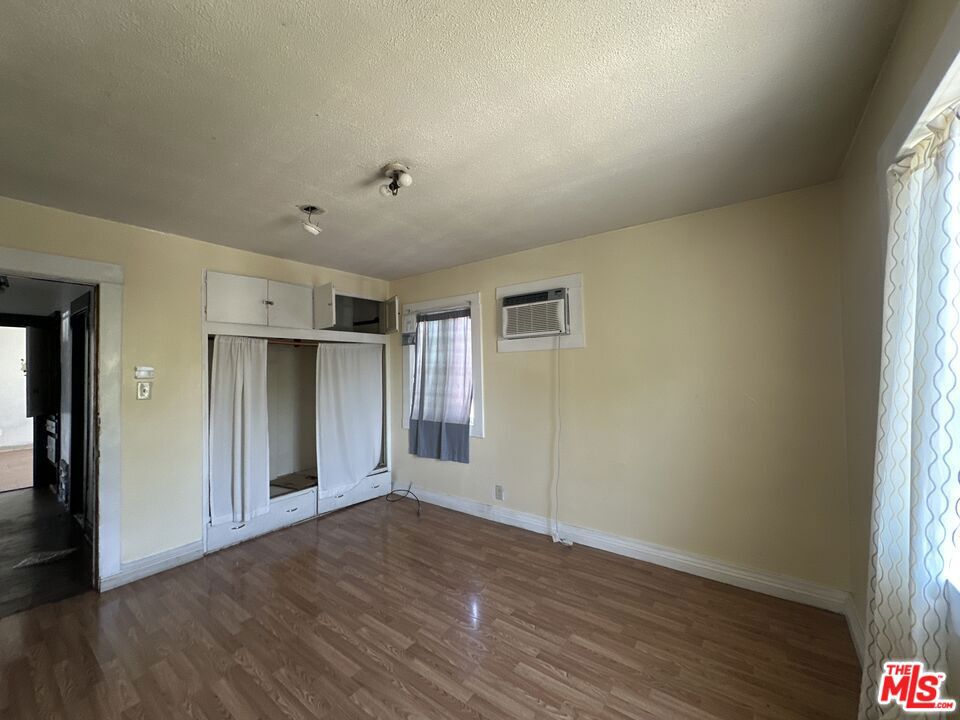 1117 N Alexandria Avenue Property Photo 15
