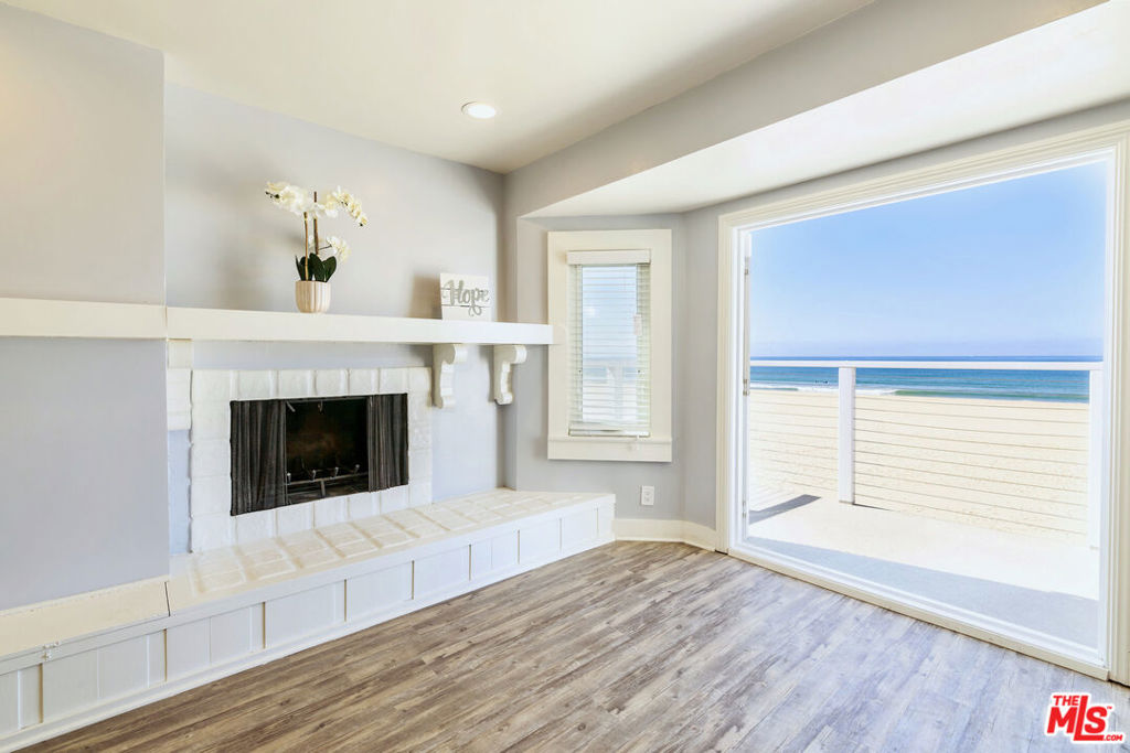 1836 The Strand Property Photo 15