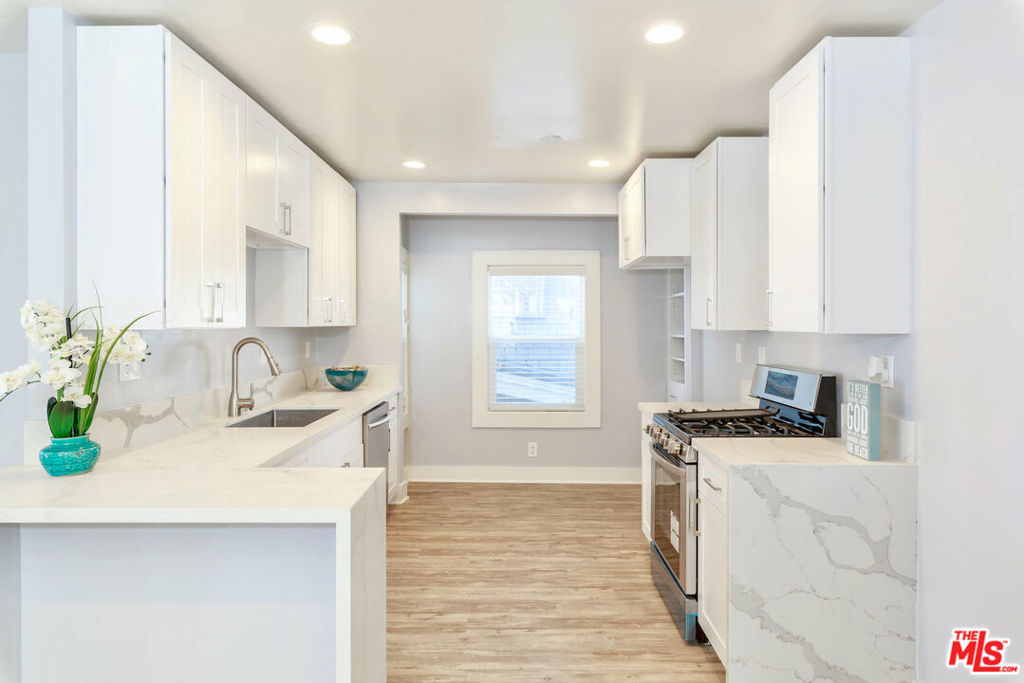1836 The Strand Property Photo 19