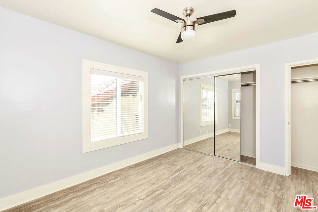 1836 The Strand Property Photo 28