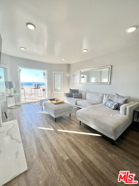1836 The Strand Property Photo 46