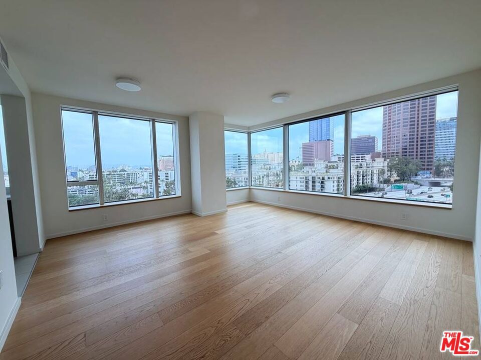889 Francisco Street 1008 Property Photo 2