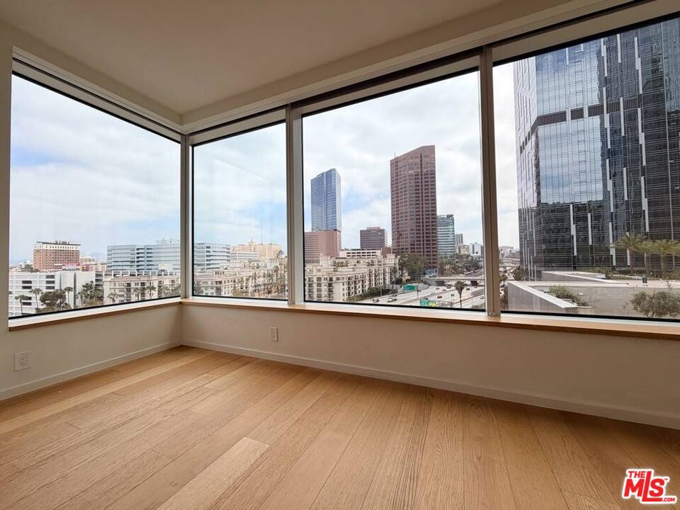 889 Francisco Street 1008 Property Photo 4