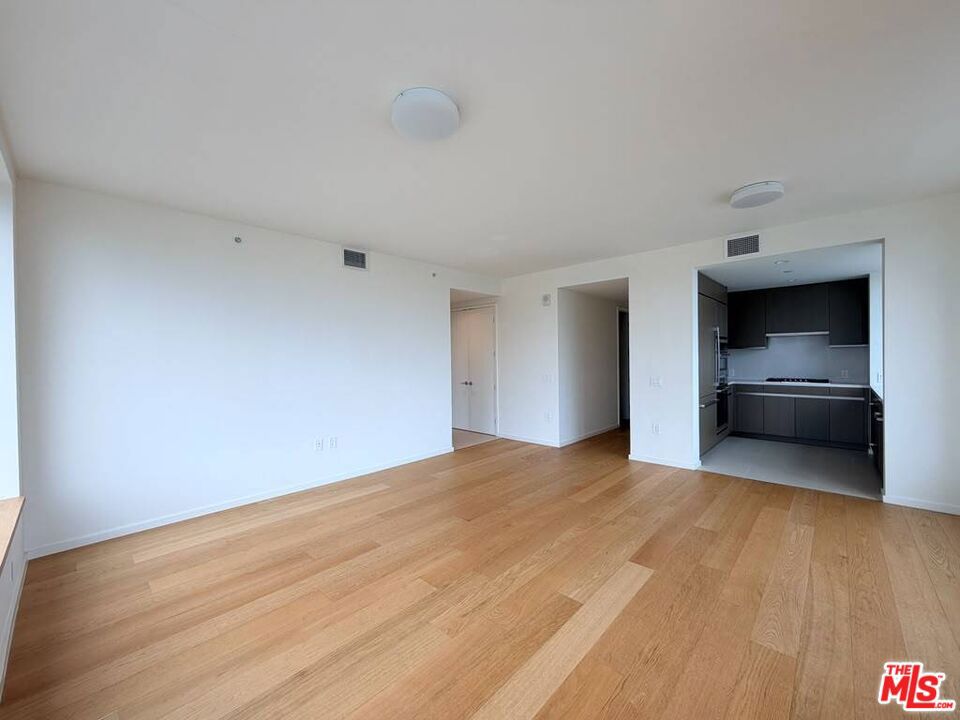 889 Francisco Street 1008 Property Photo 6