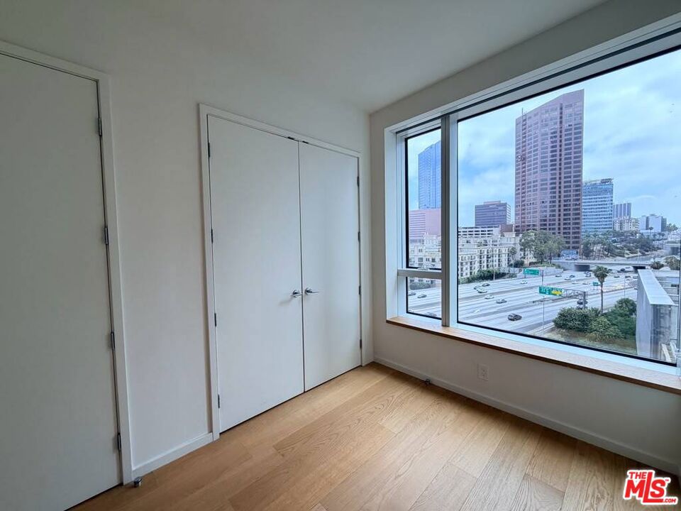 889 Francisco Street 1008 Property Photo 11