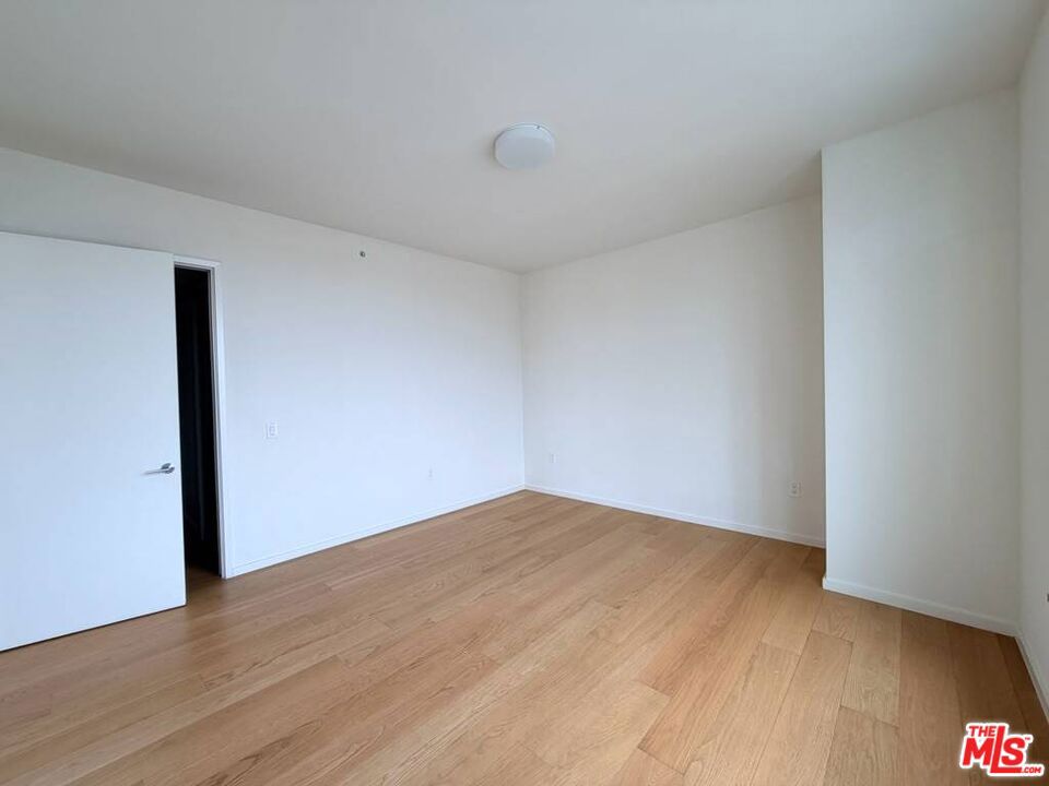 889 Francisco Street 1008 Property Photo 13