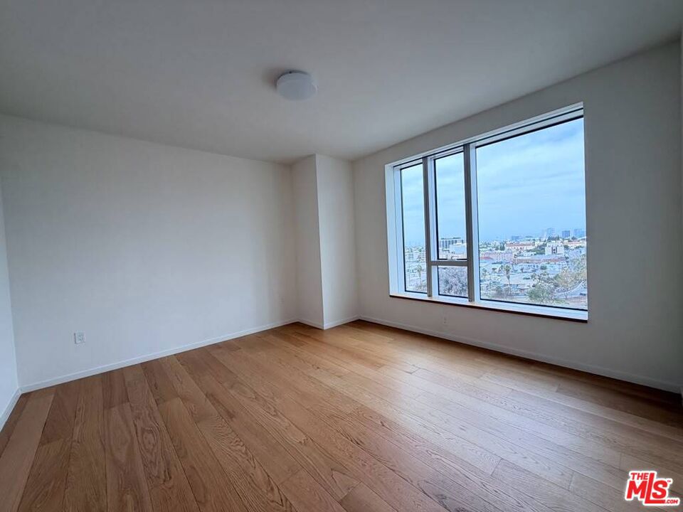 889 Francisco Street 1008 Property Photo 16